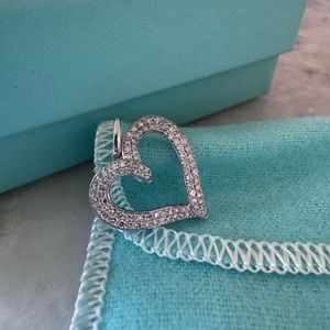 Vs diamonds for valentines. 14k. Authentic diamond heart. Excellent diamonds.